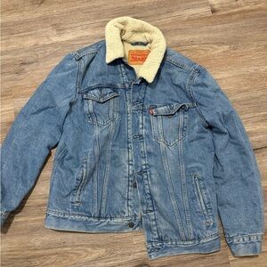 Vintage Levi sherling denim jacket